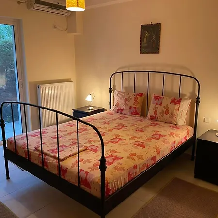 With Gardens Lefkáda